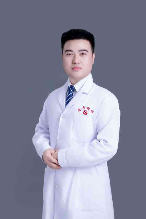 急诊科 何驰.jpg